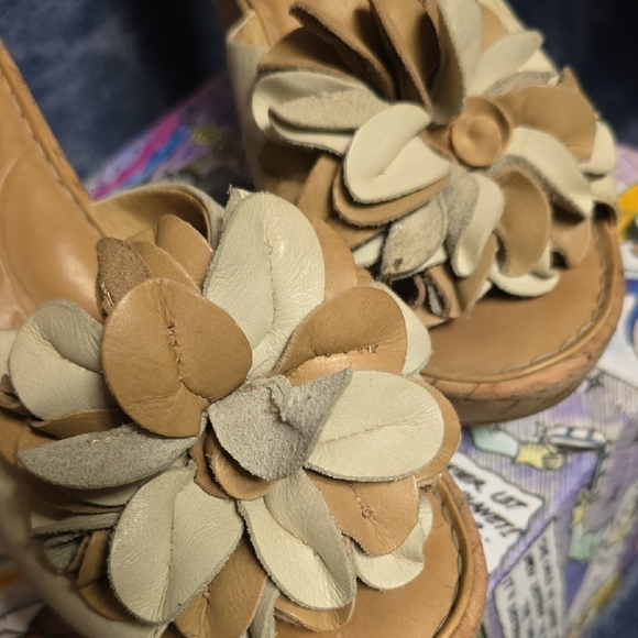 Born Women's Floral Tan and Cream Cork Wedge Sandals - Picture 7 of 8